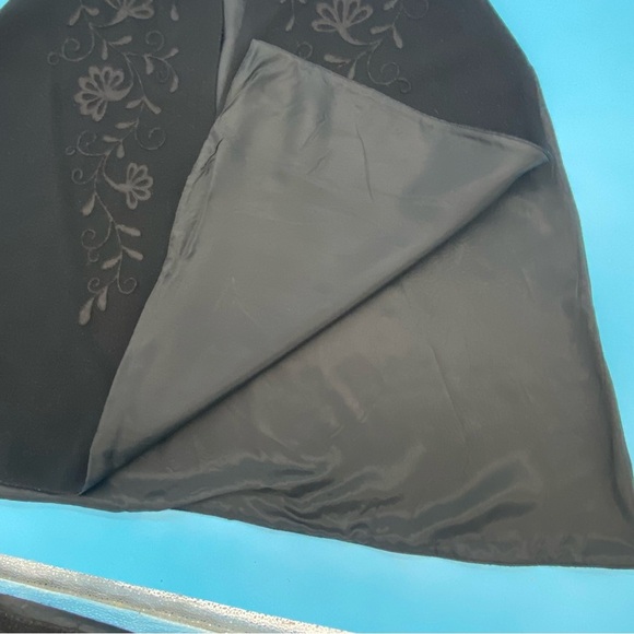 Vintage Women’s Wool Embroidered Poncho Black - Picture 5 of 10